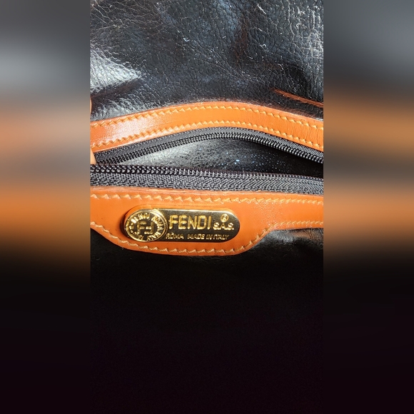 Fendi Penguin dome 2 way (original strap not incl). Int leather dry spots - Picture 10 of 13